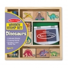 DŘEVĚNÁ RAZÍTKA V KRABIČCE DINO
